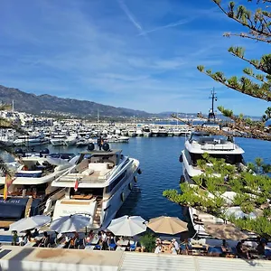  Habitación en casa particular Private In Huge Penthouse 1st Line Puerto Banus, Incredible Views, Jacuzzis
