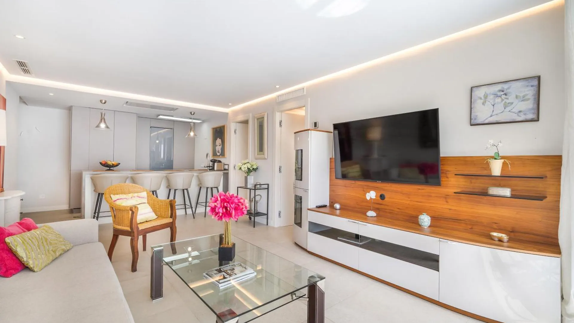 Elegant Marbella Beachside Apartment
