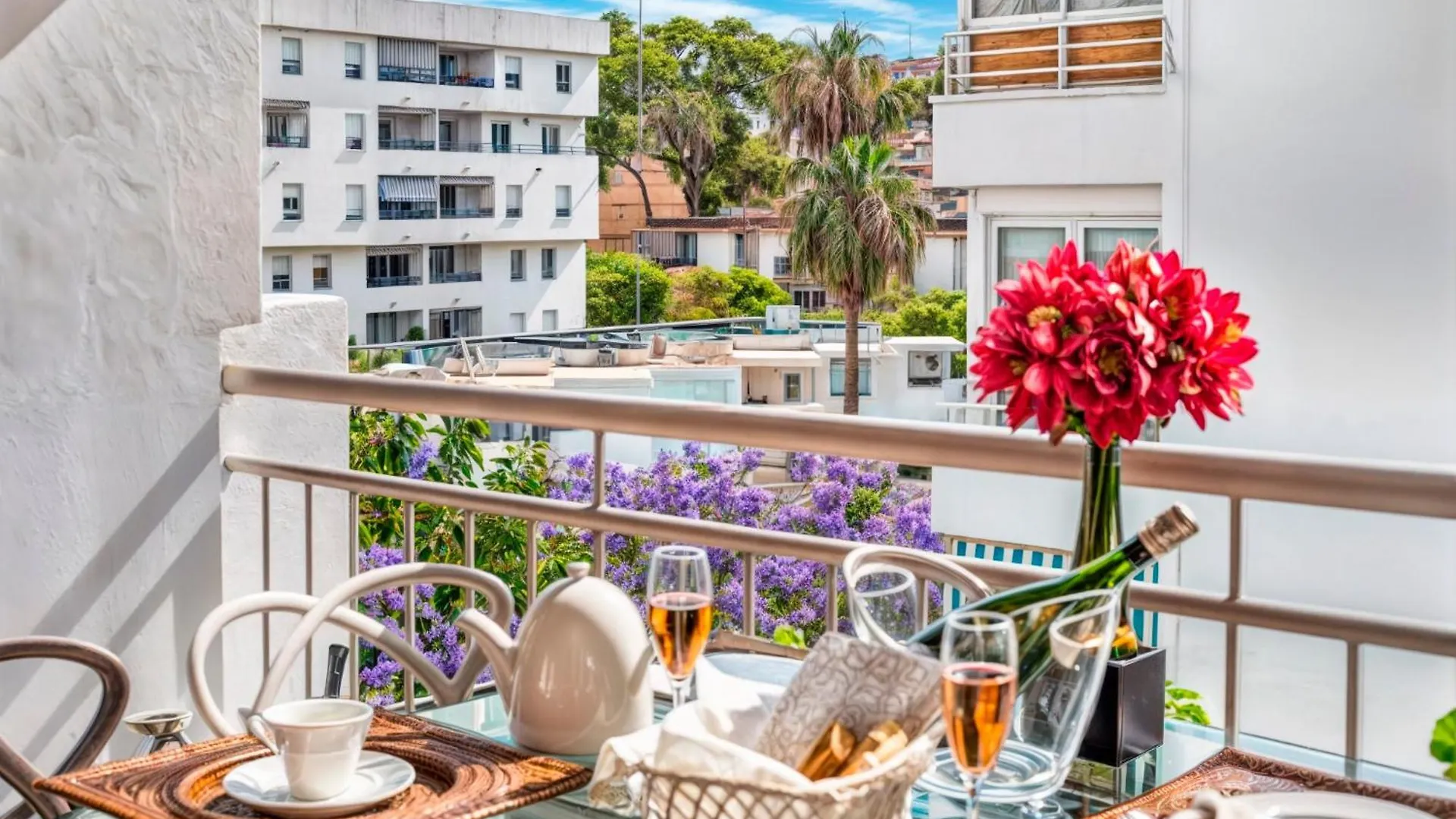 Elegant Marbella Beachside Apartment